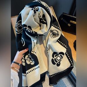 Floral Pattern Raw Hem Scarf